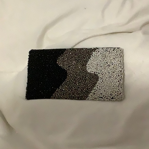 Elegant and trendy multi color beaded clutch/wristlet - Picture 2 of 3